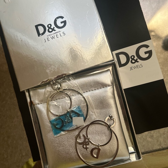 hoop earrings - Picture 2 of 7